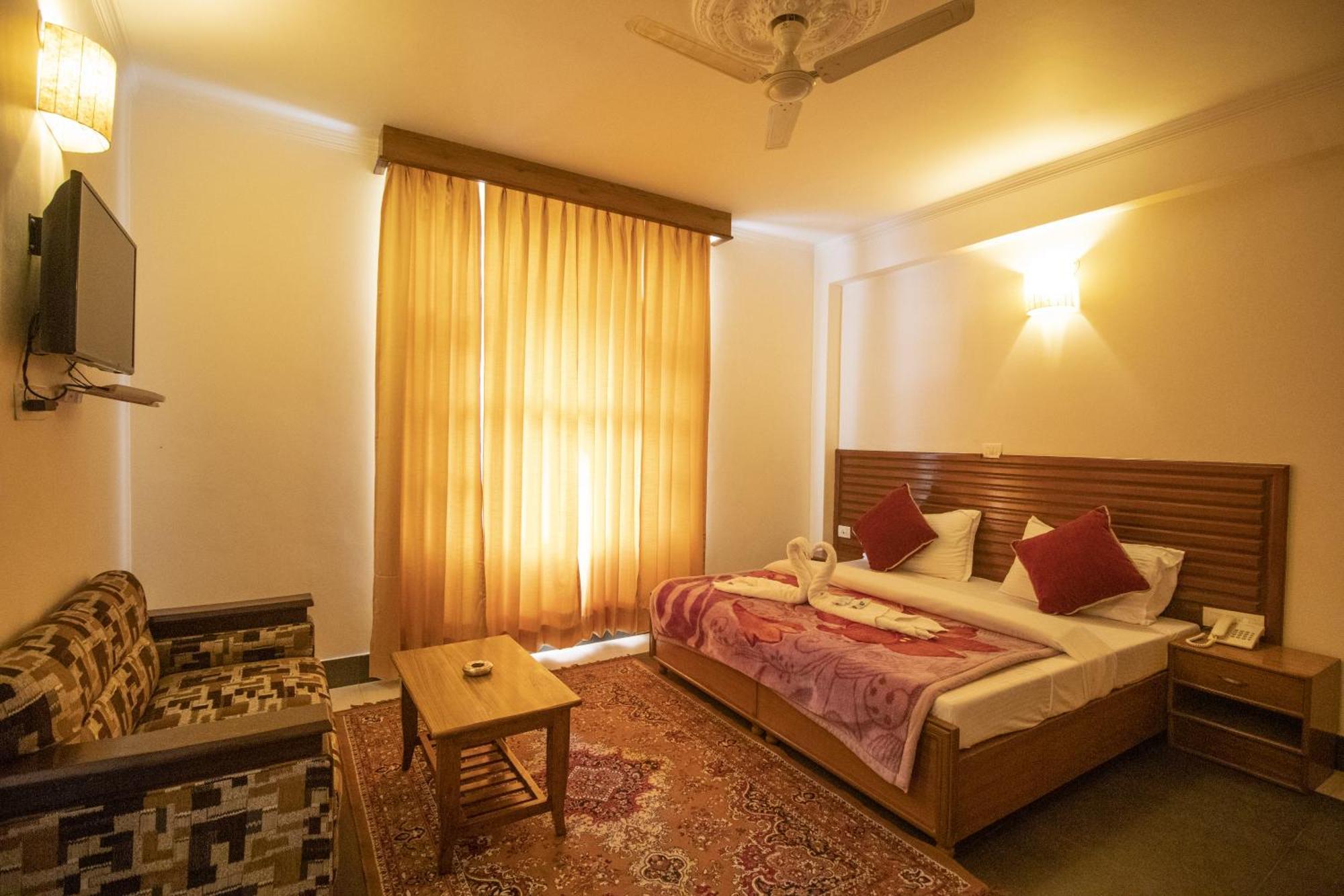 Wow Stayz2 Hotel The Lodge Dharamsala Exteriér fotografie